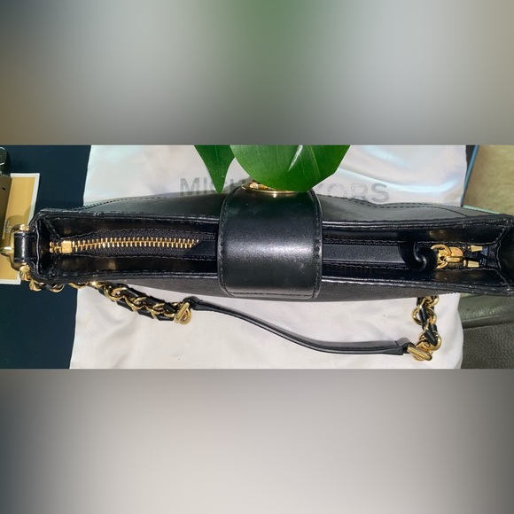 Michael Kors Carmen handbag with chain and leather strap - Picture 10 of 16